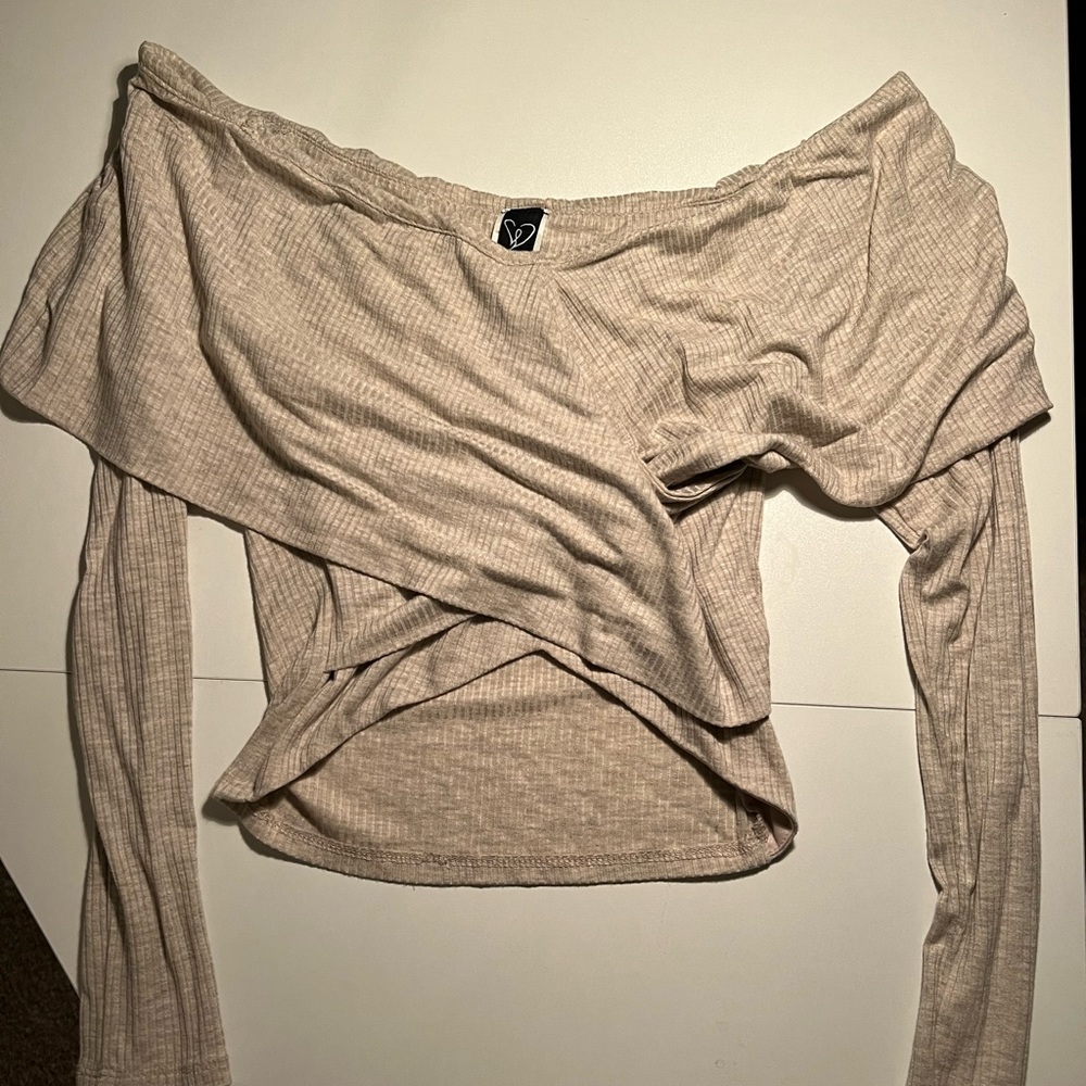 Windsor cropped off the shoulder top
